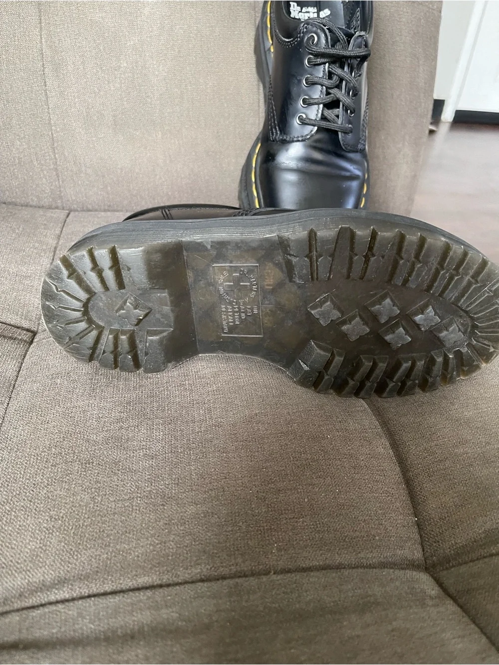 Dr. Martens UnisexBlack Leather Platform Casual Shoes Black/Polish Smooth 7W, 6M